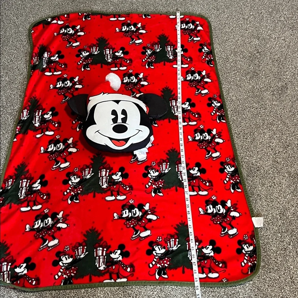 BRAND NEW Disney Festive Mickey & Minnie super soft blanket & holiday pillow set